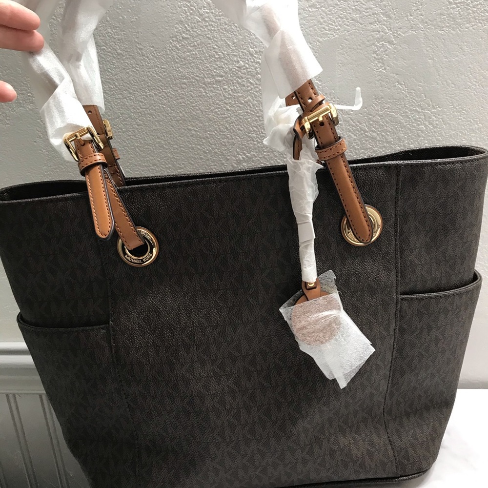 Brand NEW Auth Michael Kors JST Signature NWT bag